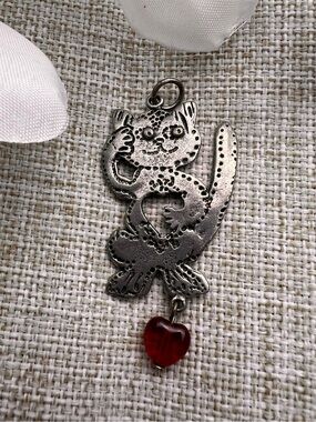 VINTAGE Silver Cat Charm Necklace Pendant with Red Heart Bead
